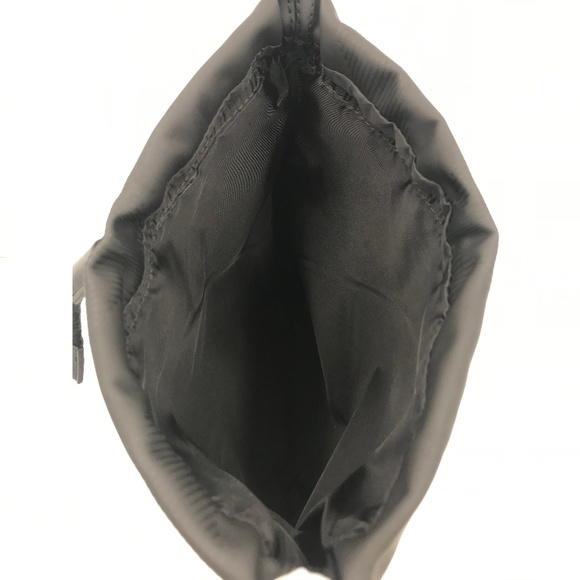 Auth Burberry black bag with hidden check print - Picture 7 of 8